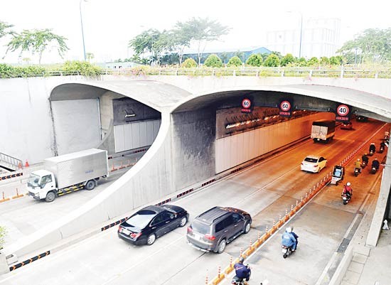 Saigon River Tunnel connects District 2 with HCMC downtown (Photo: SGGP) Saigon River Tunnel connects District 2 with HCMC downtown (Photo: SGGP)